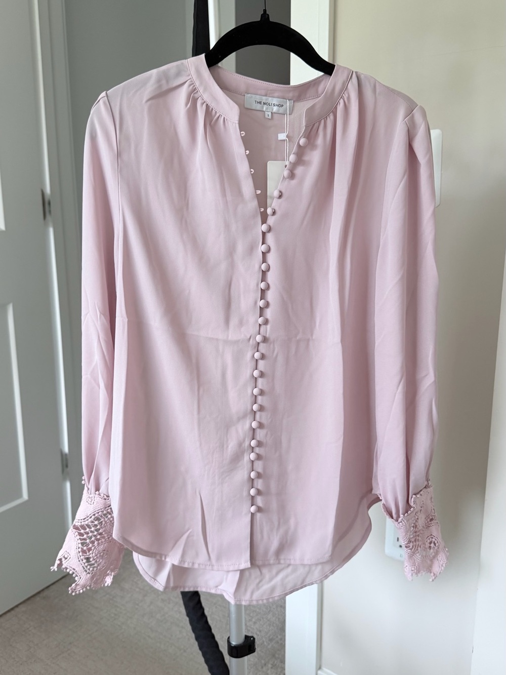 BLAKE LACE SLEEVE BLOUSE BLUSH NEW WITH TAGS THE NOLI SHOP